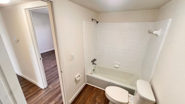 Building Photo - Fresh Paint, New Floors, 2/1 Available NOW