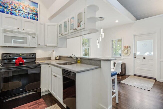 Building Photo - 817 Terry Ln