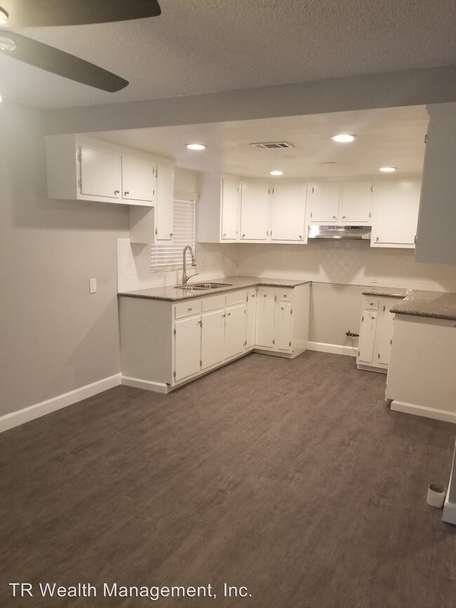 Building Photo - 8975-8979 State St