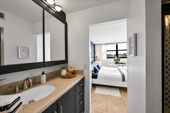 Building Photo - 1266 S Military Trail