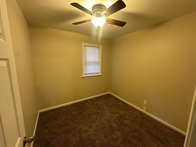 Building Photo - Freshly Renovated 3-Bedroom Home – Quality...