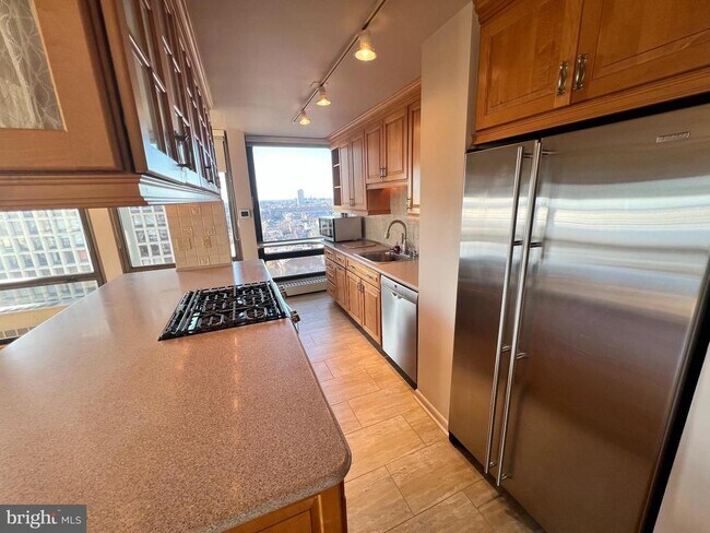 Building Photo - 200 Locust St