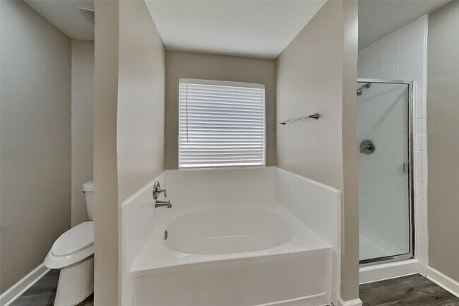 Building Photo - 21884 Whispering Forest Dr