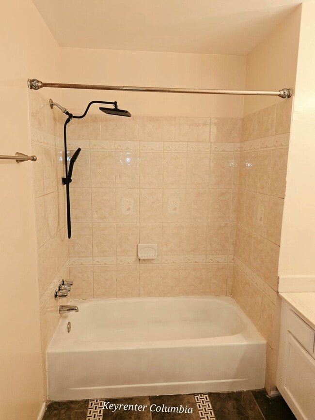 Building Photo - Beautiful 3BR Townhome in Burtonsville | Garage, Deck & Community Amenities