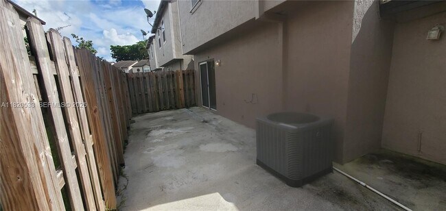 Building Photo - 3937 NW 122nd Terrace