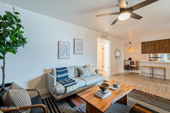 Building Photo - TOTAL REMODELED CONDO IN PHOENIX!
