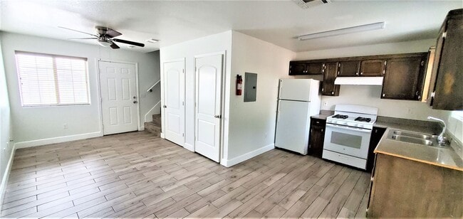 Building Photo - 701 E. 4th St.