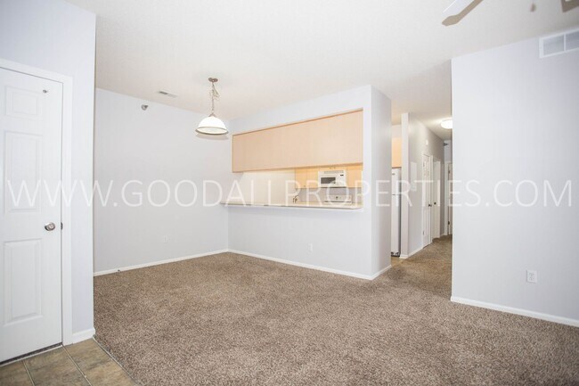 Building Photo - 3 bedroom 2 bath condo in Waukee in convie...