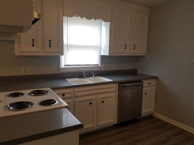 Building Photo - 112 Kelly Ct