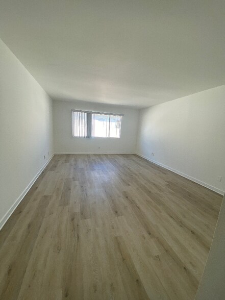 Building Photo - 5335 Yarmouth Ave