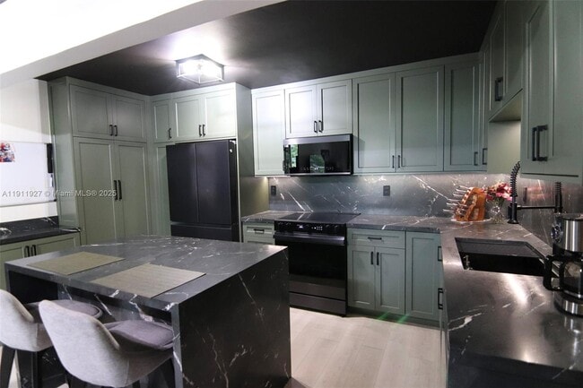 Building Photo - 6801 Indian Creek Dr