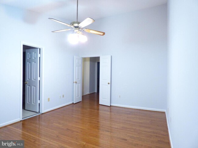 Building Photo - 6634 Westbury Oaks Ct