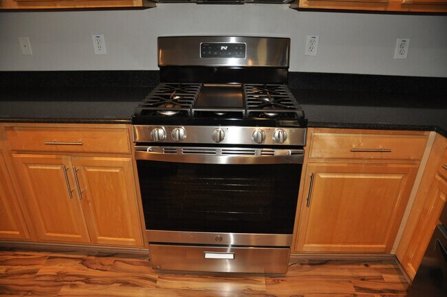 Building Photo - 16018 Limestone Lake Dr