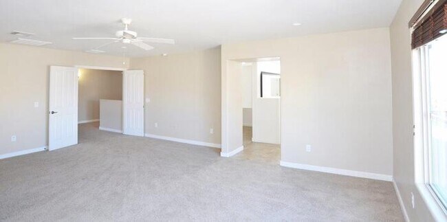 Building Photo - Amazing 2-Story Home