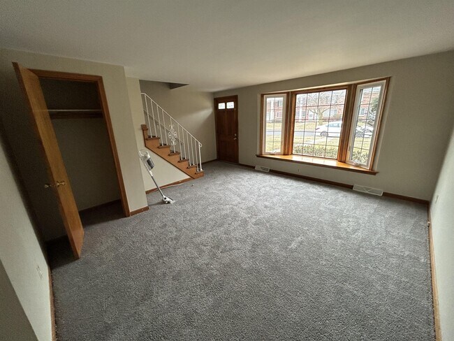 Primary Photo - 34 Oakridge Dr