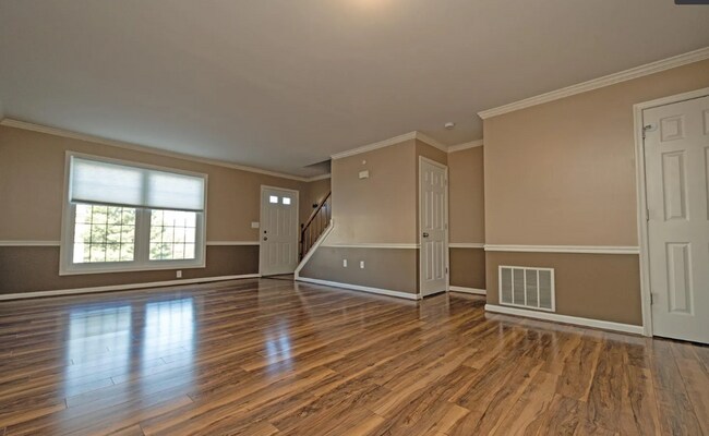 Building Photo - 2 Bedroom Home