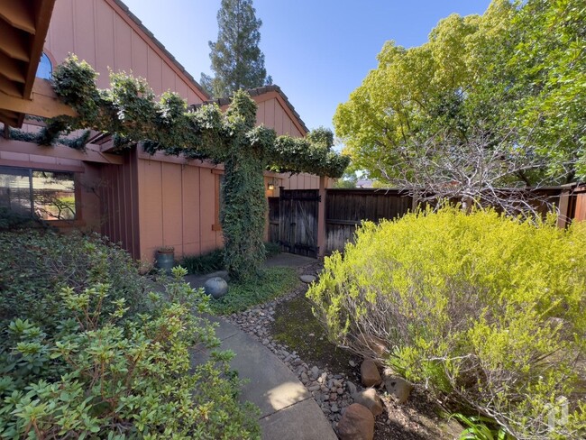 Building Photo - Beautiful Cal Park Rental Property!
