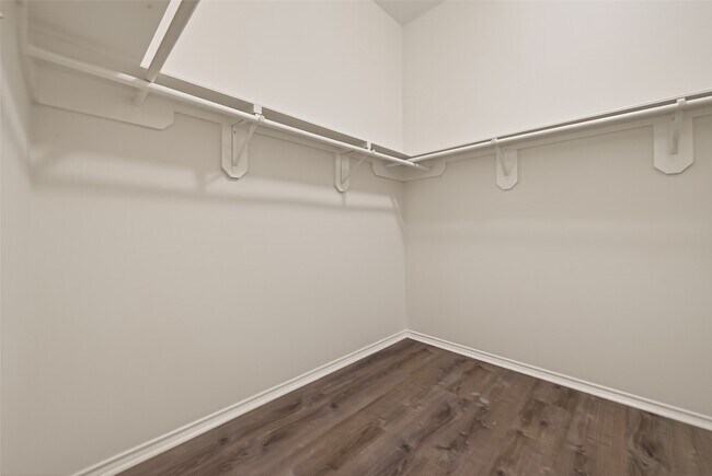 Building Photo - 14927 Tuttle Point Dr