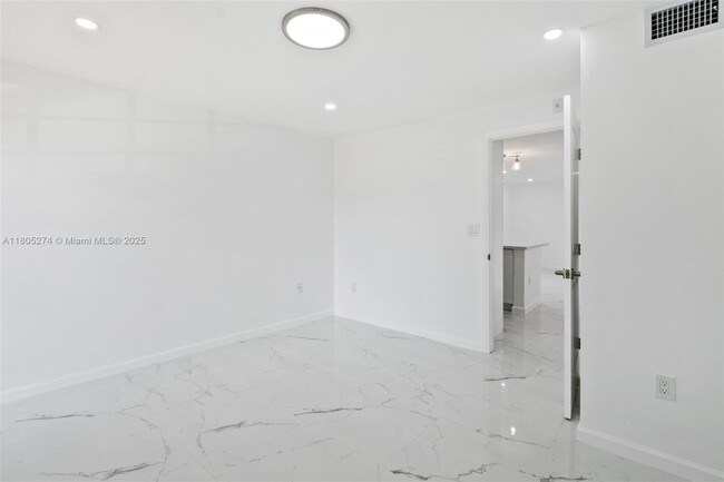 Building Photo - 7151 Miami Lakes Dr