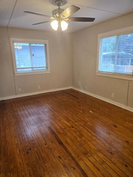 Building Photo - 955 Aragon Ave
