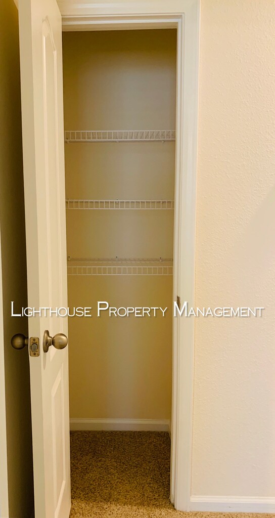 Building Photo - Modern 2/2.5 Townhome-Baymeadows!