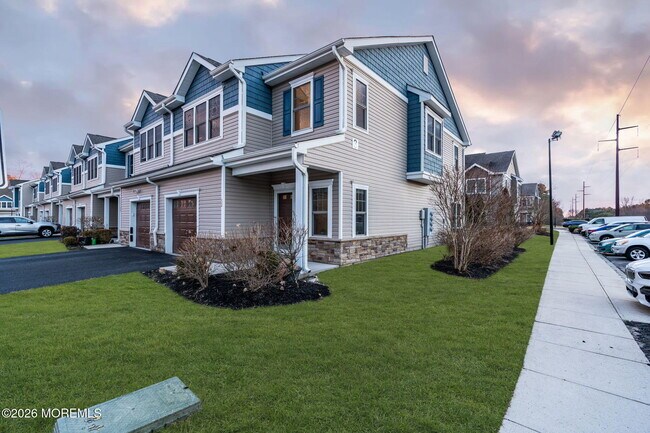 Building Photo - 52 Rockingham Way