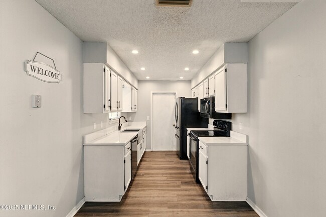 Building Photo - 6343 Alfredo Ct