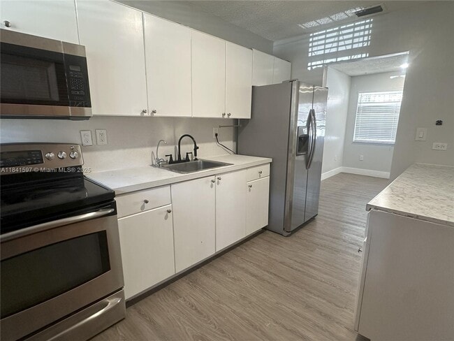 Primary Photo - 27 W 12th St