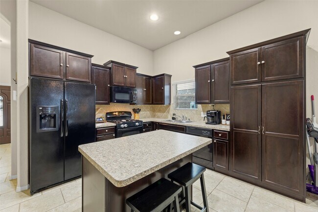 Building Photo - 2135 Harmon Crest Ct