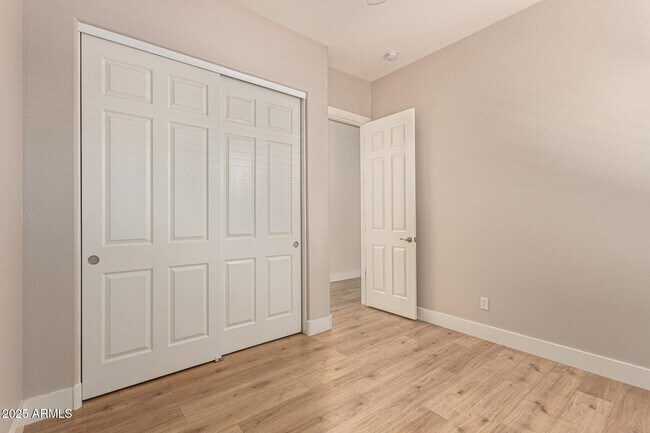 Building Photo - 4978 E Karsten Dr