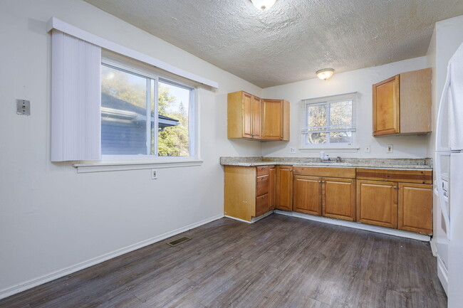 Building Photo - 30061 Hazelwood St