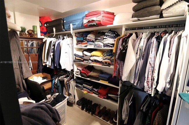 Building Photo - 6801 Indian Creek Dr