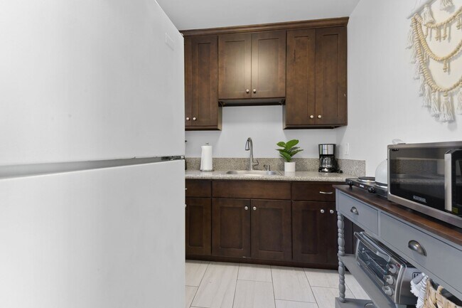 Building Photo - OCEAN BEACH APARTMENT! 1 BED/1 BATH ONLY $2,345/mo!