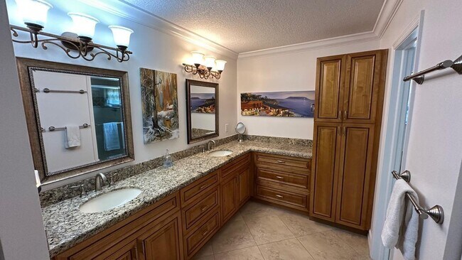 Building Photo - 6594 Casabella Ln
