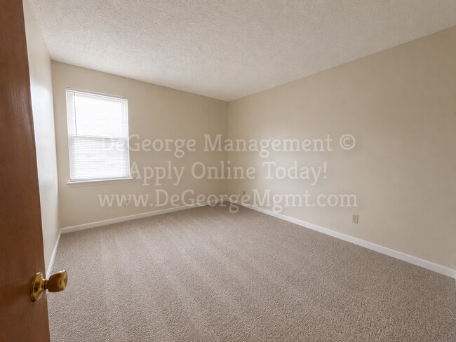 Building Photo - 2 Bedroom 1 Bath Ranch Apartment Home with washer dryer hookups for rent in Newark, NY