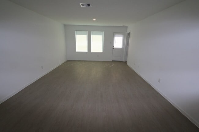 Building Photo - 6245 Alder Crk Dr