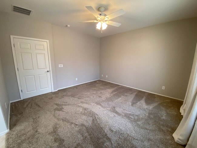 Building Photo - Exceptional 4BR/2BA Home in Magma Ranch! T...