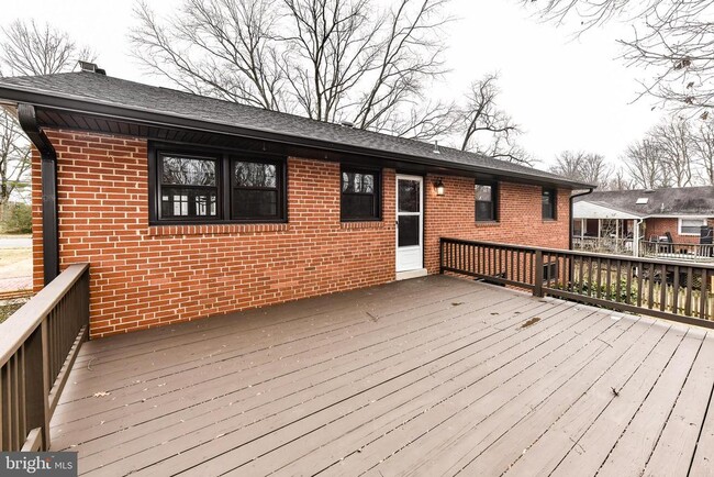 Building Photo - 5508 Inverchapel Rd