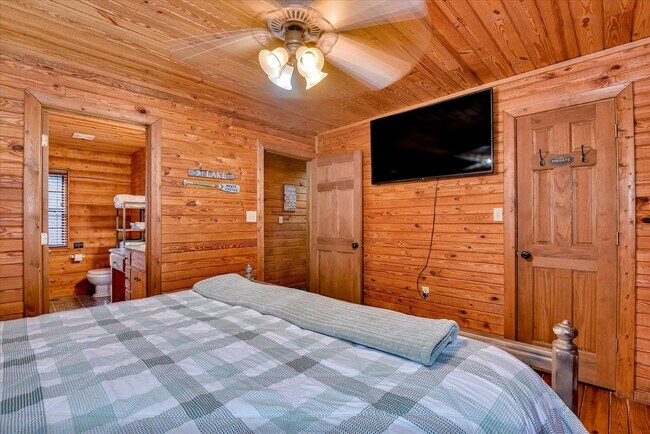 Building Photo - Fully Furnished Monthly Lake Cabin Rental | Available October – March