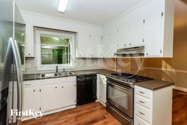 Building Photo - 7625 Summerwood Ln