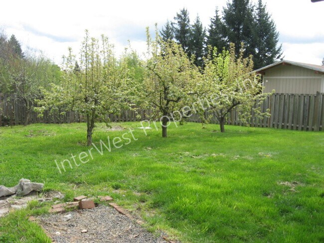 Building Photo - Ranch-Style Home in Beaverton with Fenced ...