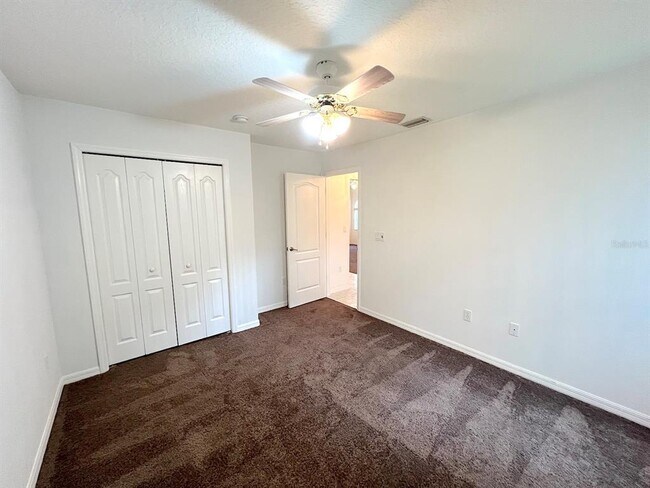 Building Photo - 106 Point of Woods Dr