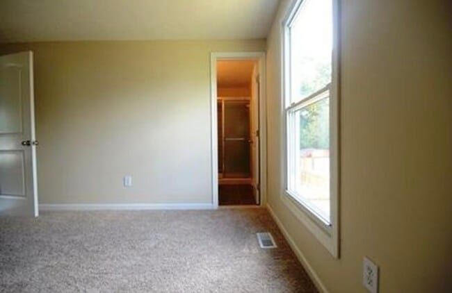 Building Photo - 10760 Cedarwood Dr