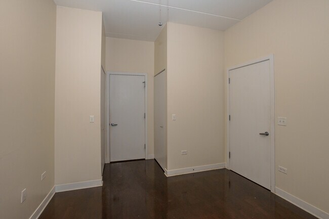 Building Photo - 660 W Wayman St