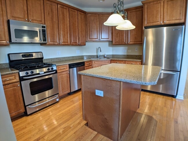 Building Photo - 385 Bradbury Ln