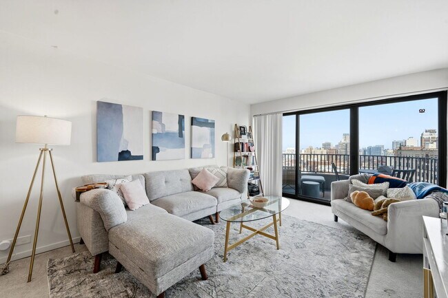 Building Photo - 2020 N Lincoln Park W