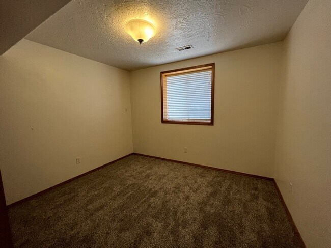 Building Photo - 1241 W Kimra St