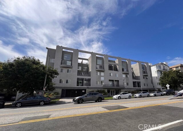 Building Photo - 1617 S Beverly Glen Blvd