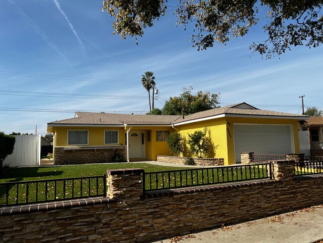 Primary Photo - 3 bed, 2 bath single story home