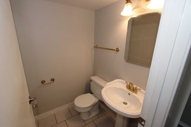 Building Photo - Beautiful 3 Bedroom 1 and a Half Bath Home